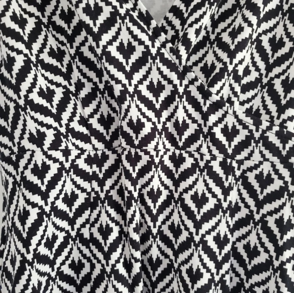New York & Company Sleeveless Black White Geometic V-Neck Fit Flare Small Dress - Picture 4 of 12